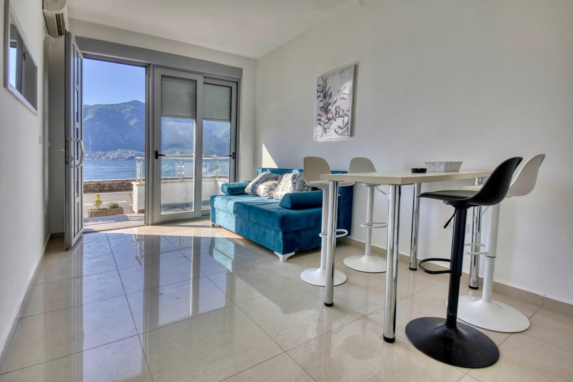 Waterfront Apartment *